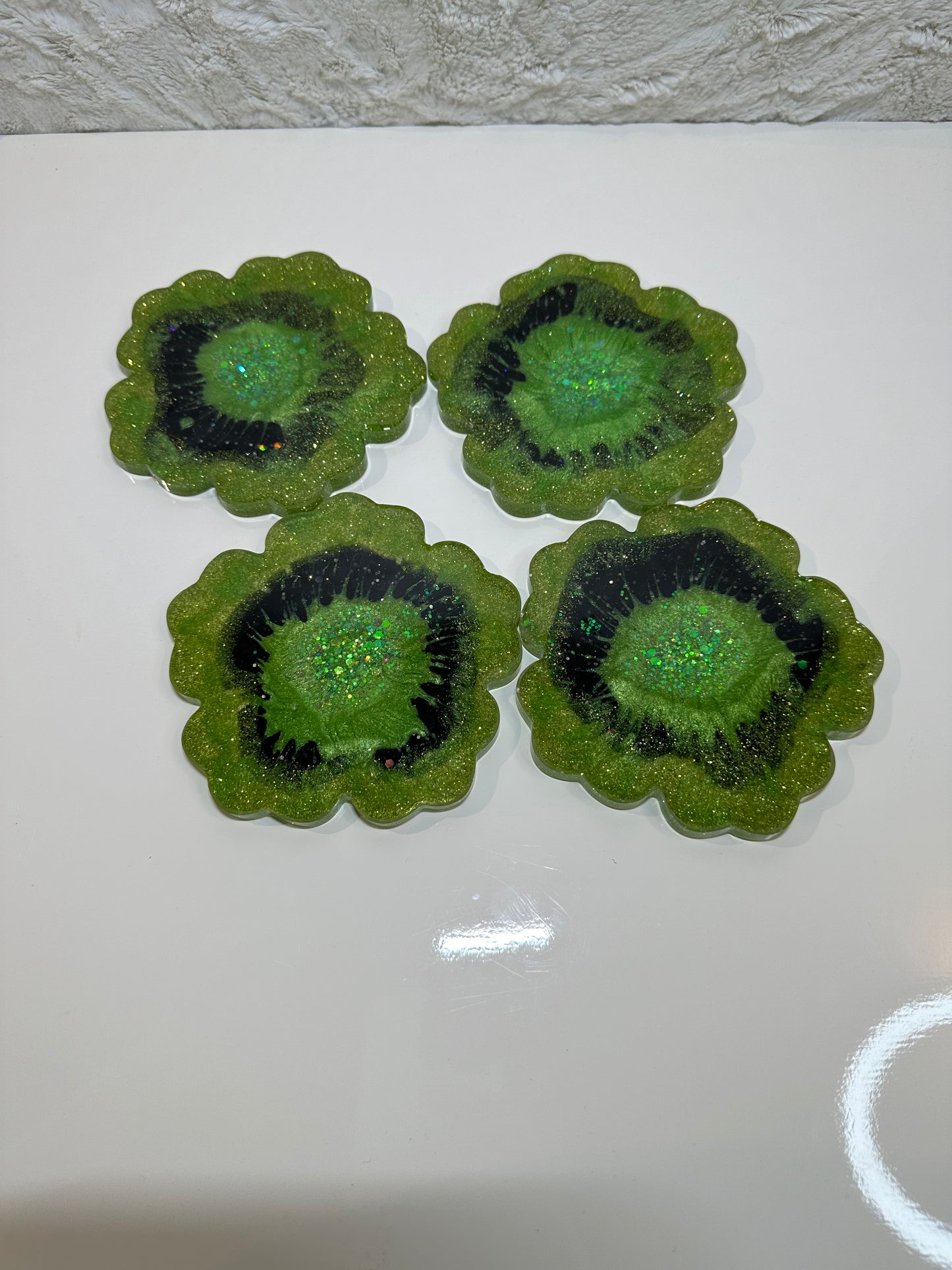 GREEN AND BLACK EPOXY/RESIN COASTRS